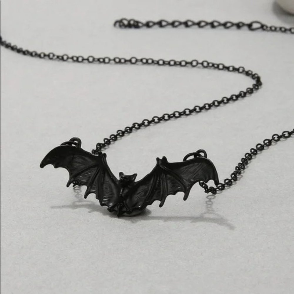 ☠️🎃🦇Bat Charm Necklace - Picture 3 of 5